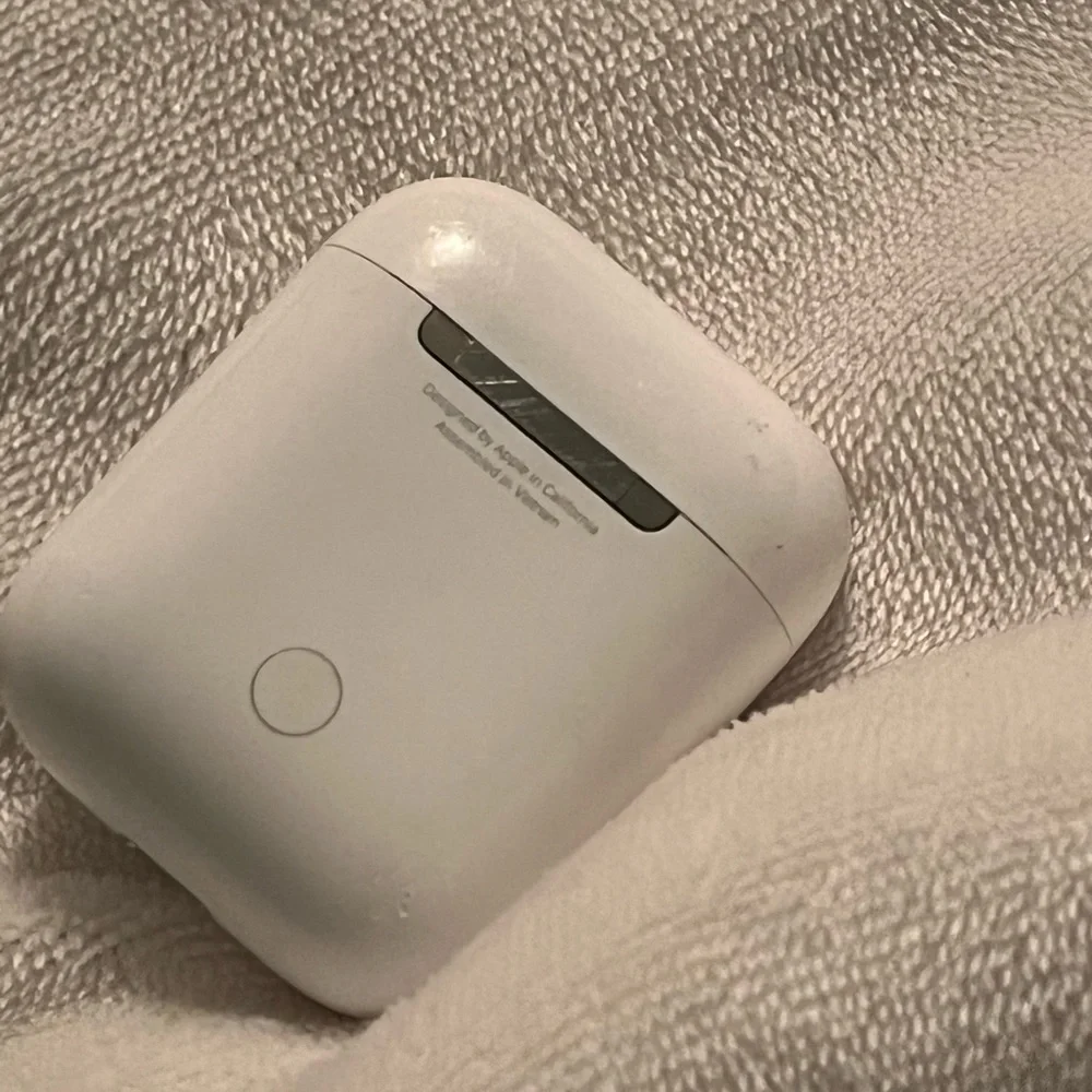 Wireless Earbuds with Charging Case - White